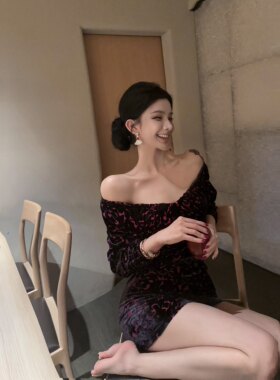 夏媛原创 媚到心醉 一字领丝绒烧花连衣裙