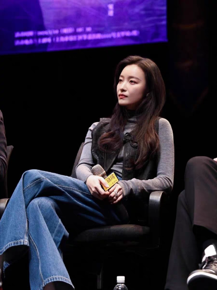 倪妮同款新中式提花黑色马甲背心女2025春季复古国风改良唐装上衣