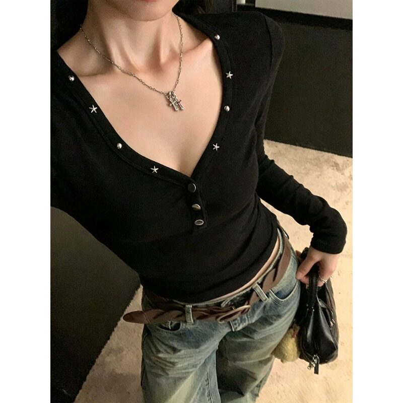 美式辣妹风V领黑色长袖T恤女秋季新款星星铆钉修身显瘦打底衫上衣