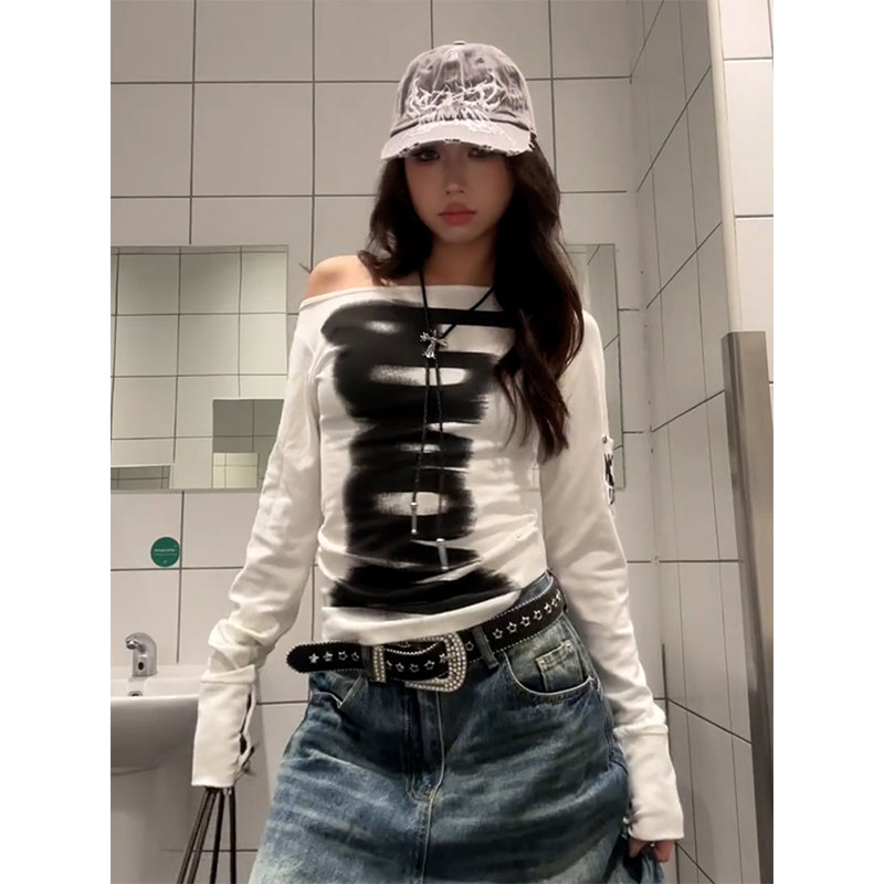 美式辣妹斜肩长袖t恤女早秋季字母印花修身显瘦微透露肩百搭上衣