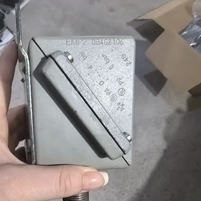 售前询价084G2106丹佛斯压力变送器EMP2带安装支架灰色外壳议价维图片
