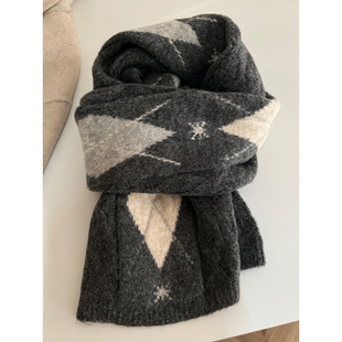 高级感灰色含羊毛菱格围巾女2026冬季 学院风百搭保暖围脖费尔岛风