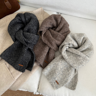 羊毛混纺高级感纯色围巾女秋冬保暖简约小皮标针织围脖情侣款百搭