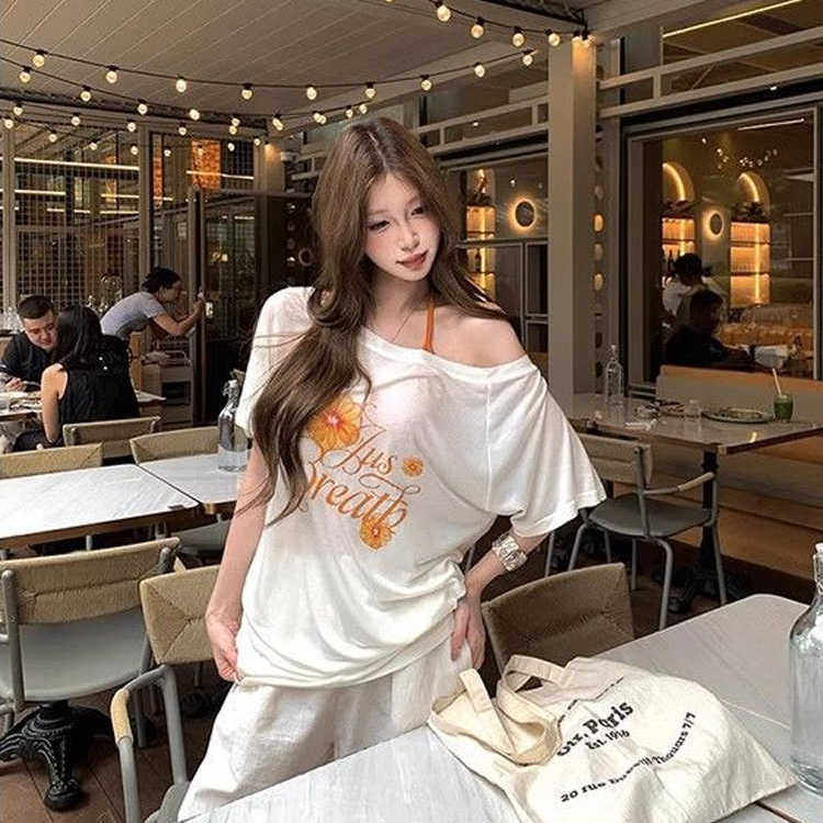 白色花朵印花斜肩短袖T恤女夏季微透薄款防晒罩衫设计感宽松上衣,女装/女士精品,T恤,淘宝优惠券,粉丝福利购,淘宝优惠卷