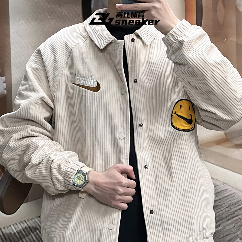 Nike/耐克男子灯芯绒笑脸刺绣logo翻领外套教练夹克 FZ5737