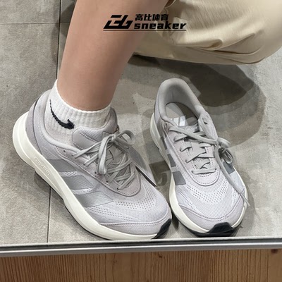 阿迪达斯女款运动鞋LIGHTSHIFT网面透气减震休闲跑步鞋JH9324