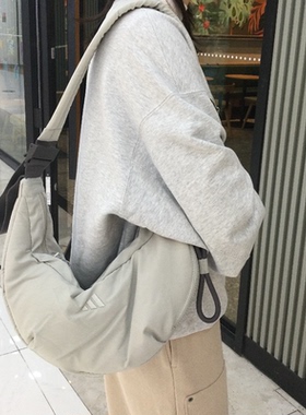 阿迪达斯男女运动休闲训练收纳包蓬松单肩包斜挎包拎包JZ4418