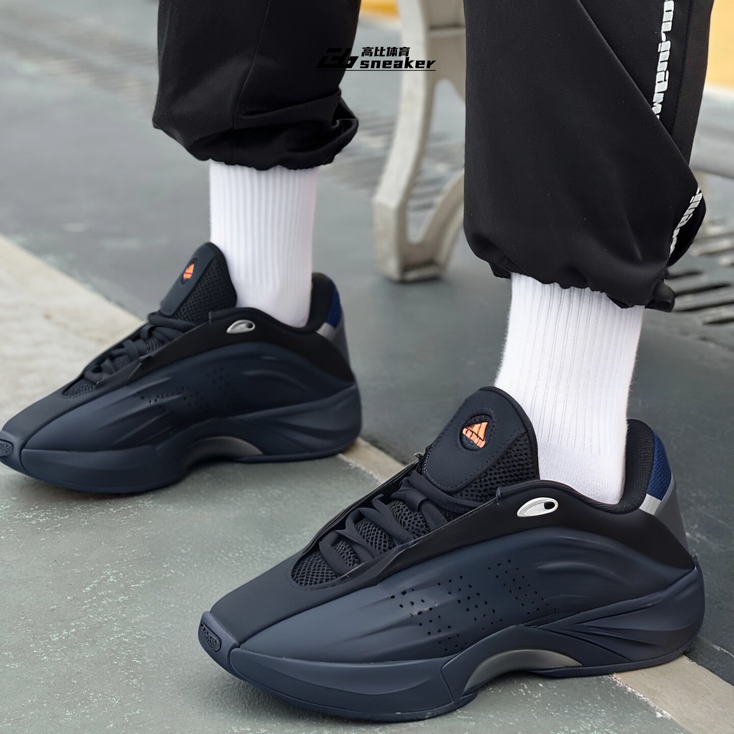 阿迪达斯NOVA IIINFINITY男款复古运动休闲训练篮球鞋ID3972