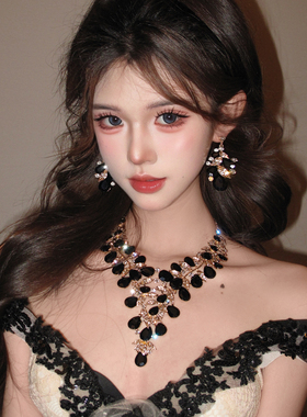 甜辣千金宫廷风黑色锆石项链耳环