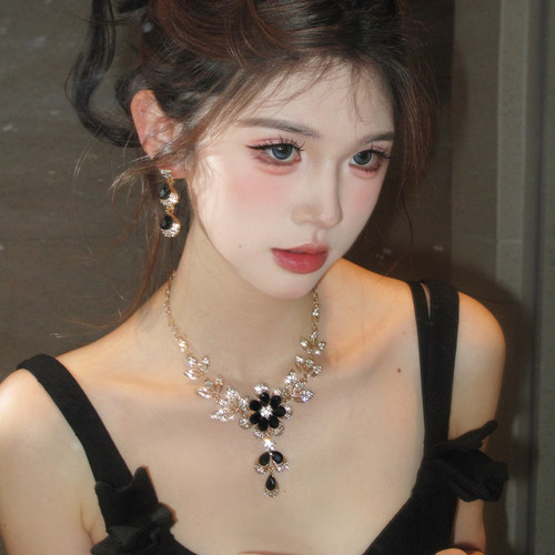 超闪镶钻黑水滴花朵流苏项链耳环