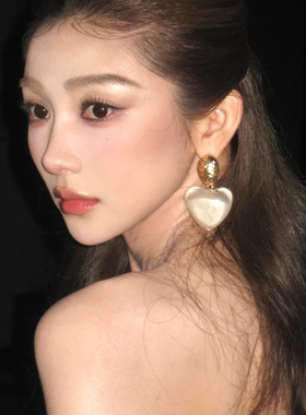 法式高级感白色爱心耳环女