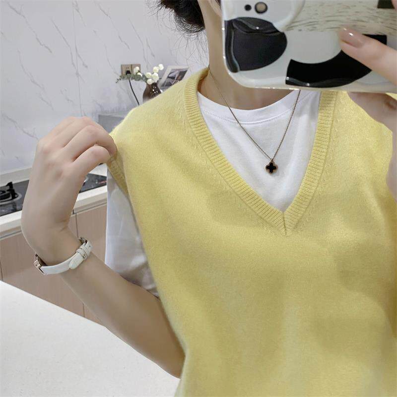 2026年春夏薄款100全羊毛针织马甲女v领宽松叠穿外搭毛衣背心短款