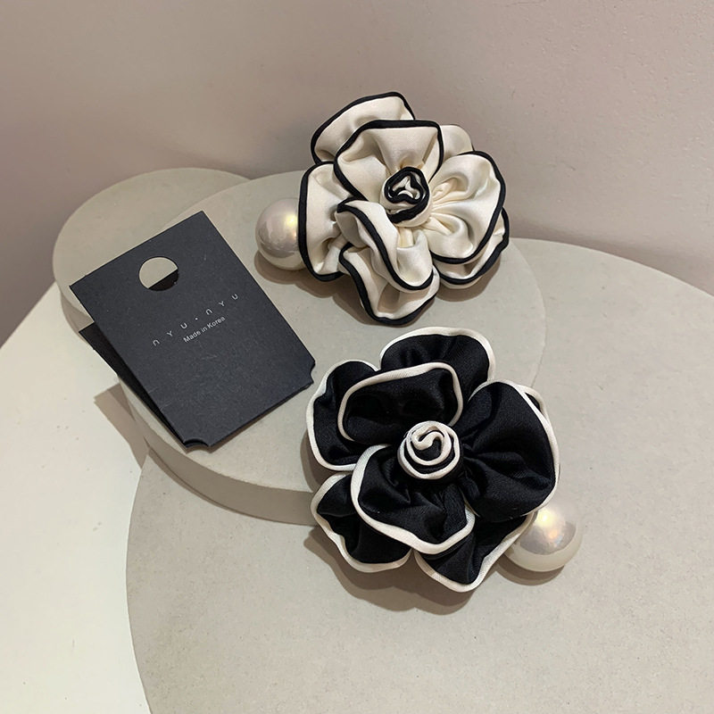 法式气质发夹时尚布艺花朵小香风高级感卷边山茶花珍珠弹簧夹发夹