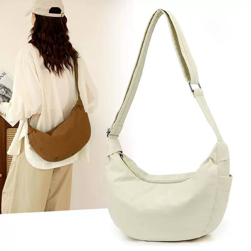 时尚休闲女斜挎包新款单肩包尼龙饺子包女士挎包简约轻便小布包包,箱包皮具/热销女包/男包,马鞍包,淘宝优惠券,粉丝福利购,淘宝优惠卷