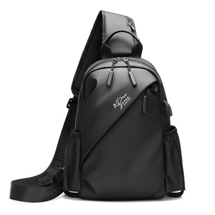 萨奇袋鼠男士胸包休闲皮膜单肩包防泼水斜挎包新款USB大容量背包