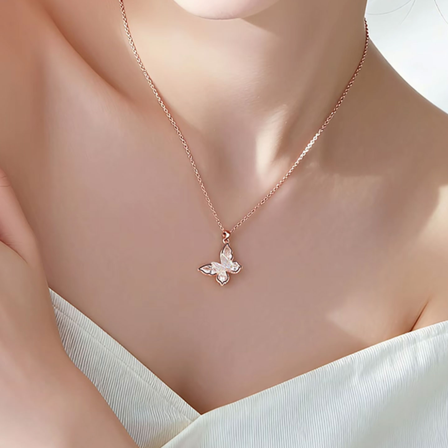 玫瑰金水晶蝴蝶项链女小众设计感