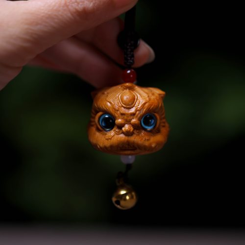 爆款崖柏木雕刻瑞兽醒狮钥匙扣挂件貔貅手把国潮文玩挂件