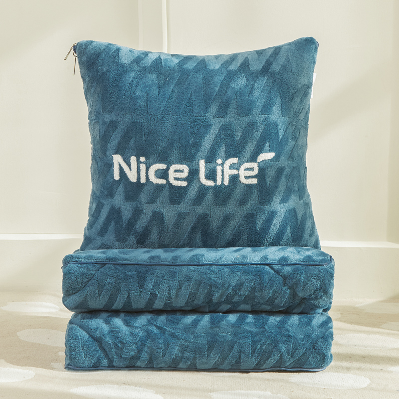 加厚牛奶绒抱枕被子两用