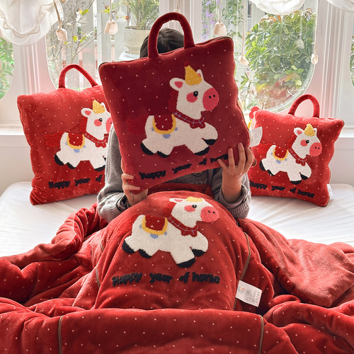 马年卡通牛奶绒加厚两用抱枕被