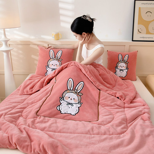 牛奶绒抱枕被子两用折叠毯靠垫