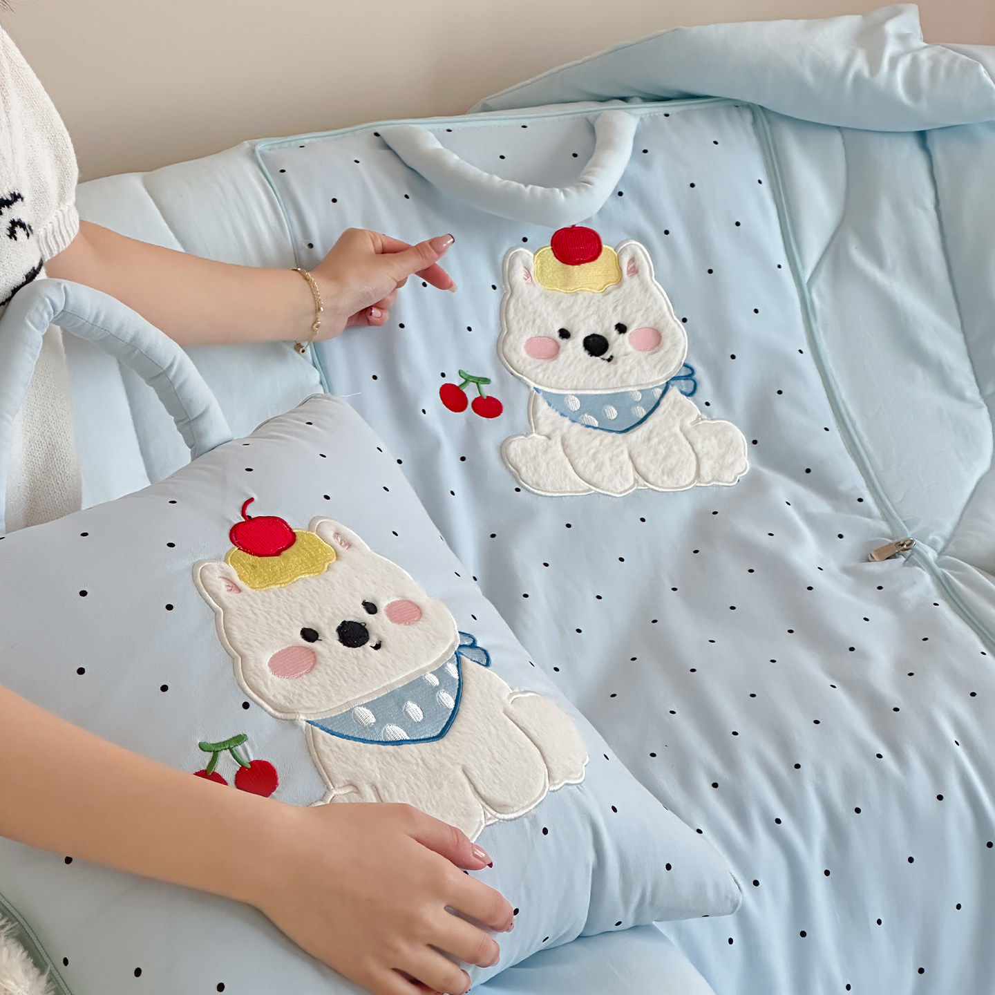 卡通狗抱枕被子两用2026新款折叠车上靠垫办公室午休枕头毯二合一