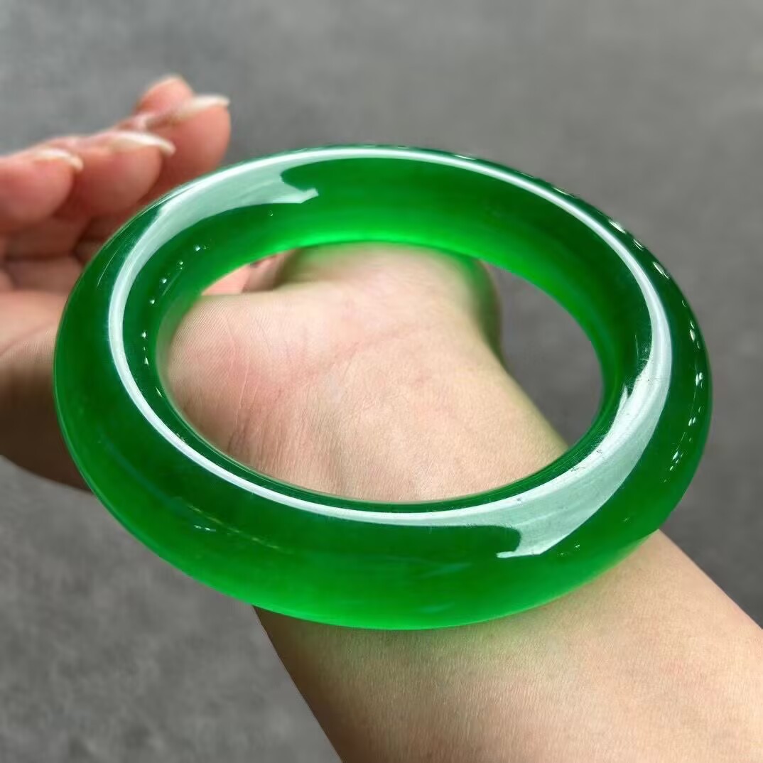 高冰翡翠色阳绿手镯圆条子冰种阳绿帝玉石绿辣绿色送闺蜜妈妈礼物