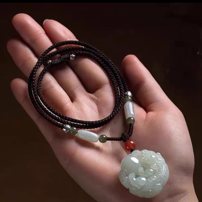 和田色貔貅吊坠男女毛衣链玉坠玉石皮丘玉佩情侣项链有求必应百搭