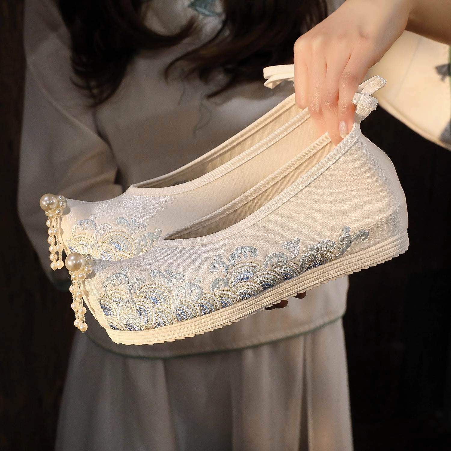 汉服鞋子女春夏搭配古风鞋子刺绣花布鞋内增高明制翘头古装汉元素