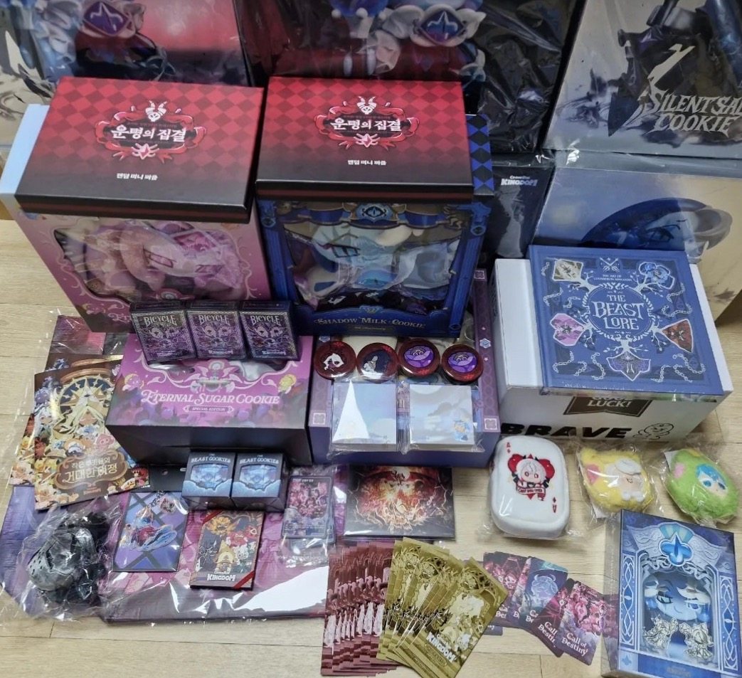 韩国代购跑跑姜饼人COOKIE RUN 5周年会场黑影牛奶饼干模型笔记本