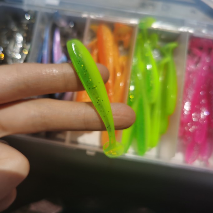 50条/盒双色尾路亚软虫鳜鱼仿生