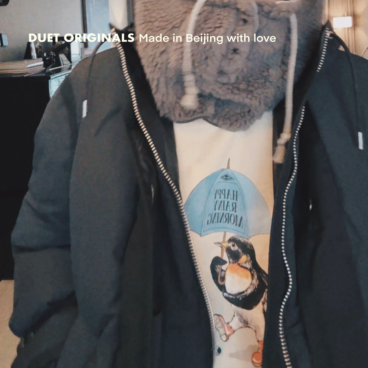 2025duet原创 雨天企鹅杏色薄绒圆领休闲卫衣