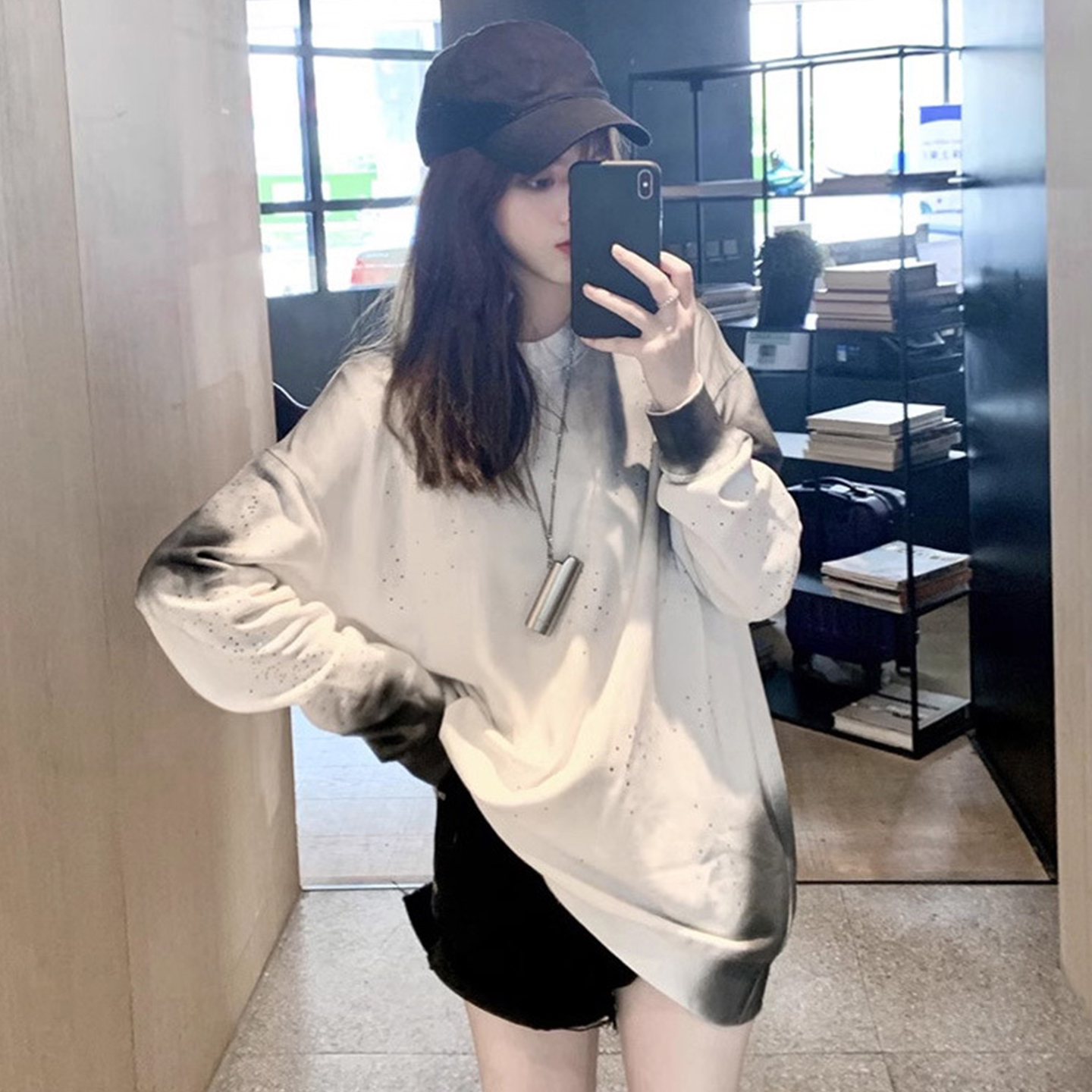 扎染烫钻卫衣女春秋宽松大版中长款潮遮臀慵懒风搭配鲨鱼裤的上衣