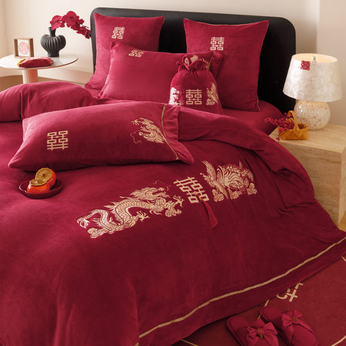 中式龙凤呈祥冬季牛奶绒四件套传统刺绣红色结婚被套保暖床单床笠