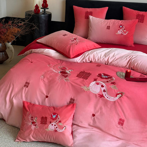 冬天结婚牛奶绒四件套卡通龙凤刺绣渐变红色婚庆被套保暖床单床盖