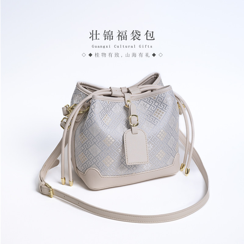 广西壮锦文化旅游包包创意福袋女包轻奢白搭特色水桶包束口斜挎包