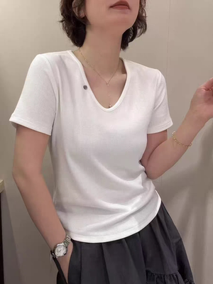 极简风高级纯色V领短袖T恤女2026夏季新款修身显瘦百搭上衣小衫潮
