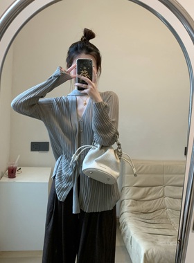 FENG甜甜_坑条v领飘带针织开衫女秋季新款莱赛尔显瘦气质温柔上衣