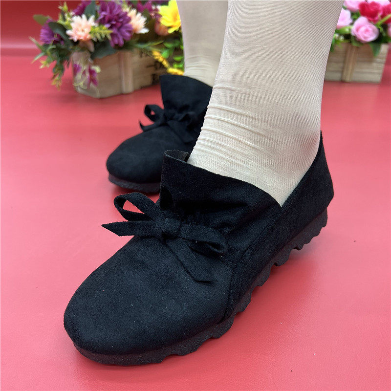 京睿聚氨酯底2022新款春秋季平底老北京布鞋女单鞋妈妈鞋黑色工作属于什么档次？