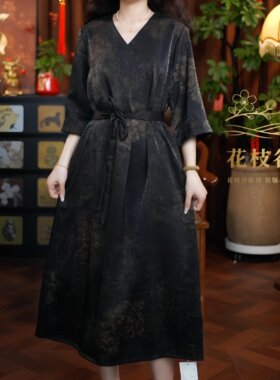 北柠陌寒（黑色）2026七分袖V领老料提花连衣裙