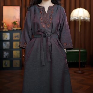 春满楼（紫绿色）刺绣V领老料女装新款七分袖提花长款连衣裙