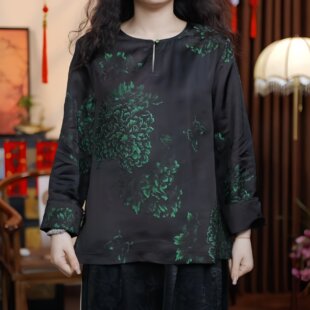 镜美无涯（黑绿色）2026提花老料圆领女装新款长袖短款上衣