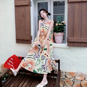 【主推现货】彩色涂鸦印花背心裙 8127-P115 控168图片