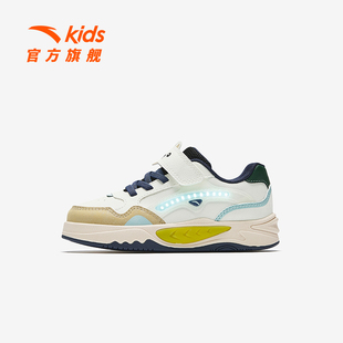 舒适防滑耐磨儿童犟弹闪灯休闲板鞋 安踏儿童男小童板鞋 2025秋新款