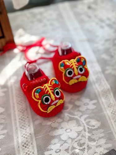 包邮 成品纯手工编织毛线婴儿宝宝鞋满月百天老虎刺绣软底步前鞋
