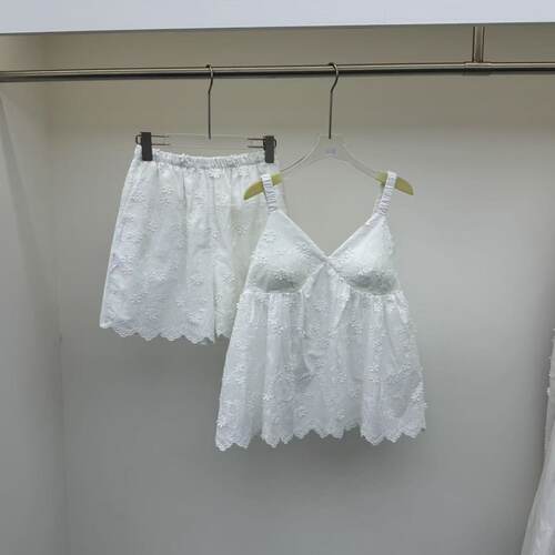 26夏季白色重工刺绣立体花吊带短裤套装女纯欲风带胸垫两件套睡衣