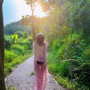 法式碎花连衣裙复古时尚性感大露背裙度假风雪纺裙高级感海边长裙