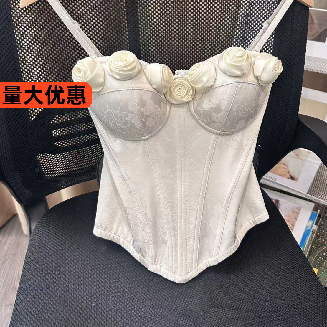 轻奢立体白色玫瑰装饰束腰抹胸礼服上衣