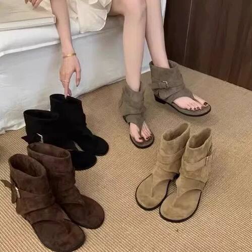 法式软皮人字夹趾凉鞋女2025夏季新款软平底凉靴宽松套筒库管短靴