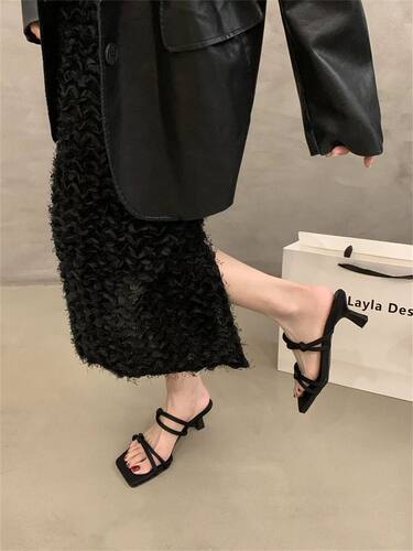 小众高级感细跟凉拖鞋外穿女鞋2024夏季新款方头细带高跟黑色凉鞋