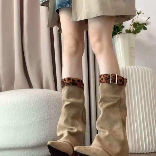 ins辣妹欧尼!时髦豹纹尖头坡跟裤管靴女秋可拆卸皮带扣中筒靴